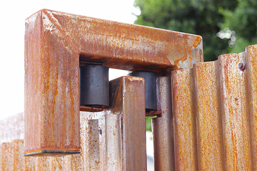 corten-steel-fence-panels-corrugated-type-with-pre-rusted-surface