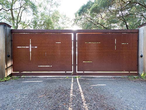 corten-gate-gn-dr-062-simple-designed-driveway-gates