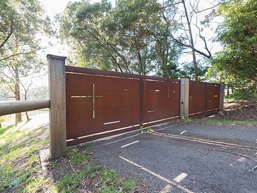corten-gate-gn-dr-062-simple-designed-driveway-gates