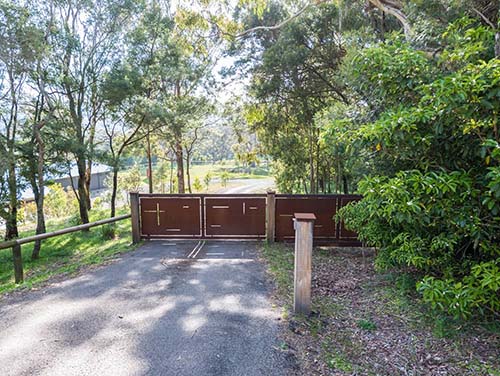 corten-gate-gn-dr-062-simple-designed-driveway-gates