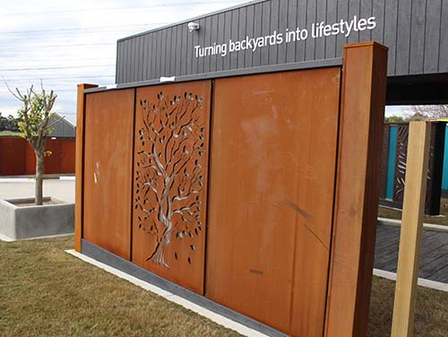 corten-privacy-screen-gn-sp-1346-rusted-metal-oak-tree