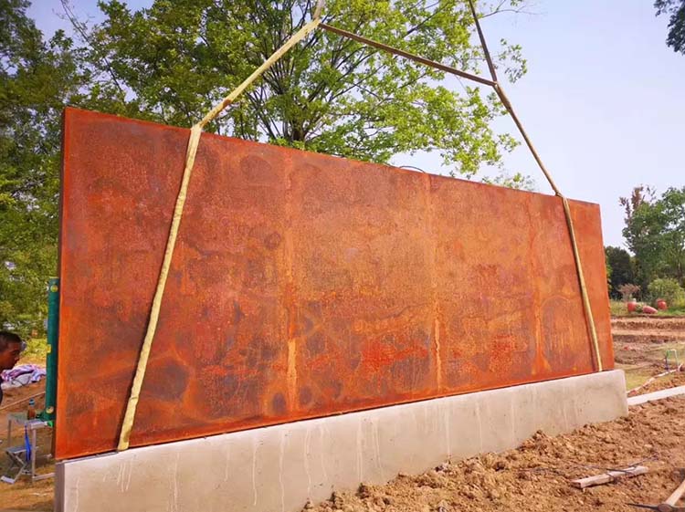 corten-steel-curtain-wall-in-park