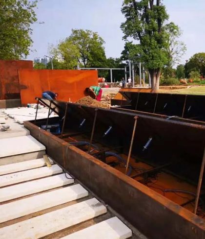 corten-steel-curtain-wall-in-park