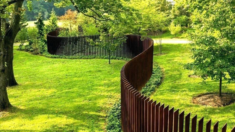 corten-steel-fence-thick-flat-panels-for-garden-serpentine-layout 