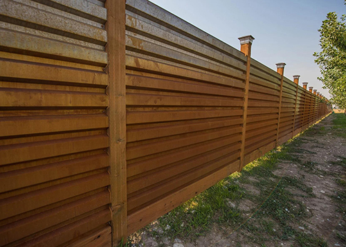 corten-steel-fence-panels-corrugated-type-with-pre-rusted-surface