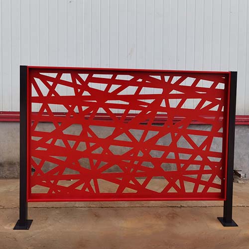 outdoor-privacy-screen-gn-sp-668-with-steel-frame-red-painted