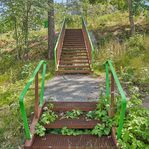 corten-steel-stair-grille-style-steps